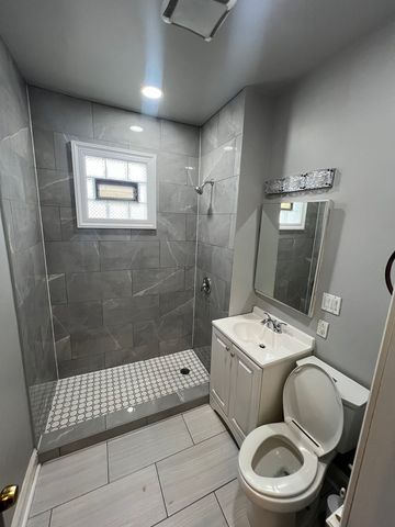 6340 W Barry Avenue, Chicago, IL 60634