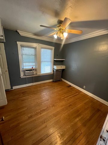 6340 W Barry Avenue, Chicago, IL 60634