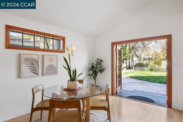 1079 W Holly Dr, Walnut Creek, CA 94598