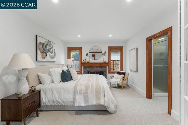 1079 W Holly Dr, Walnut Creek, CA 94598