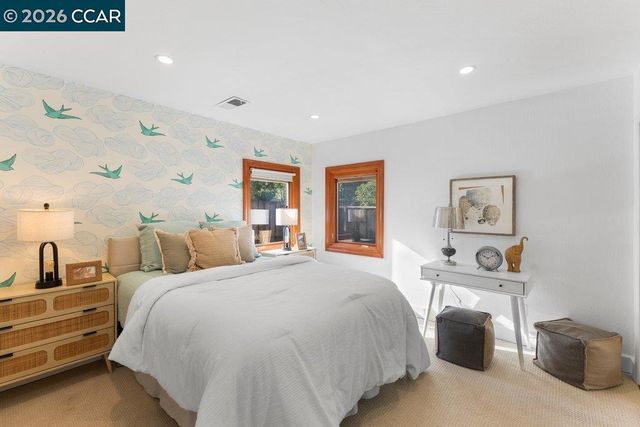 1079 W Holly Dr, Walnut Creek, CA 94598