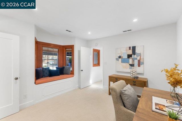 1079 W Holly Dr, Walnut Creek, CA 94598