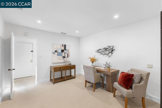 1079 W Holly Dr, Walnut Creek, CA 94598