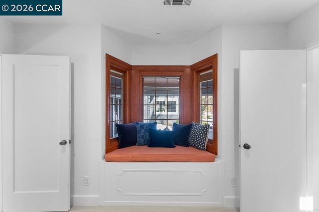 1079 W Holly Dr, Walnut Creek, CA 94598