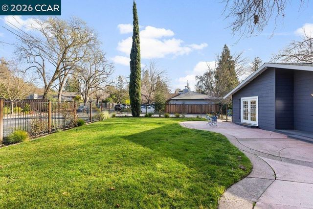 1079 W Holly Dr, Walnut Creek, CA 94598