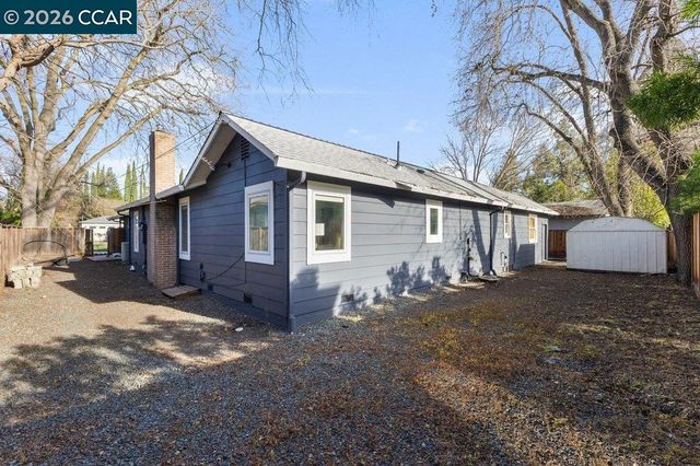 1079 W Holly Dr, Walnut Creek, CA 94598