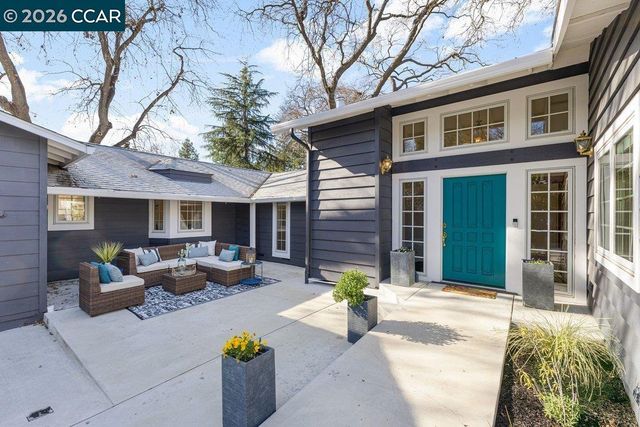 1079 W Holly Dr, Walnut Creek, CA 94598