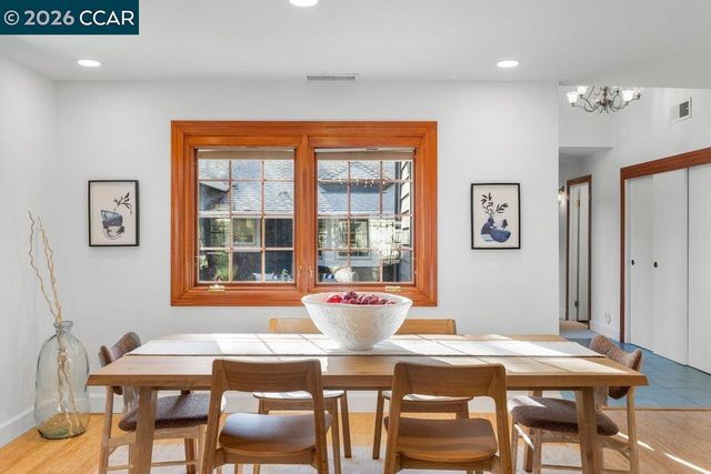 1079 W Holly Dr, Walnut Creek, CA 94598