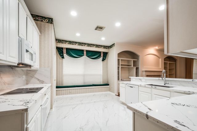 43 N Belfair Place, Spring, TX 77382