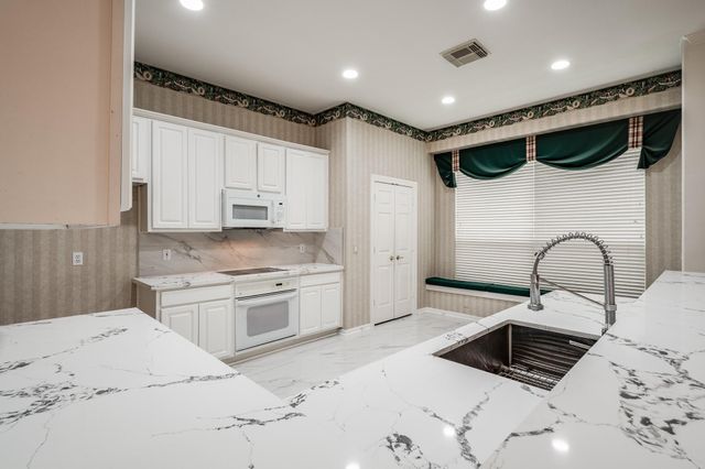 43 N Belfair Place, Spring, TX 77382