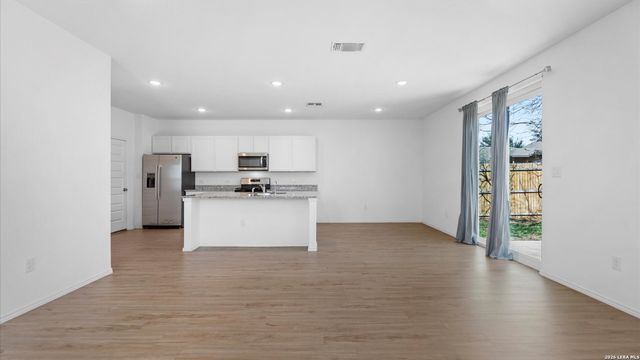 5518 Fossil Way, San Antonio, TX 78222