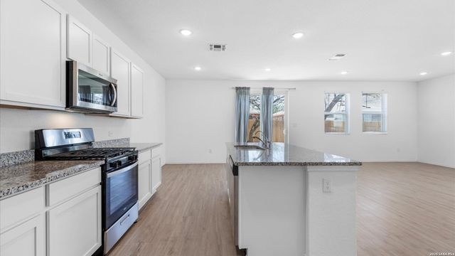 5518 Fossil Way, San Antonio, TX 78222