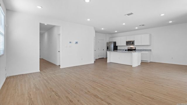 5518 Fossil Way, San Antonio, TX 78222