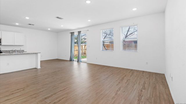 5518 Fossil Way, San Antonio, TX 78222