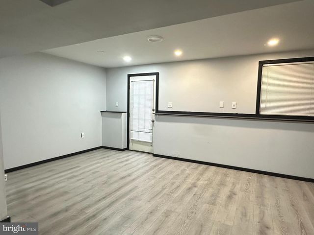 31 STONESHIRE DR, Glassboro, NJ 08028