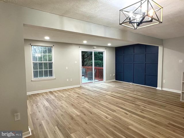 31 STONESHIRE DR, Glassboro, NJ 08028