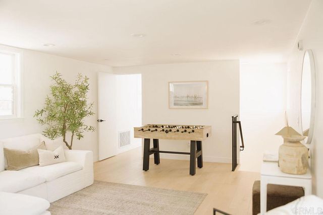 1806 Stewart Street, Oceanside, CA 92054