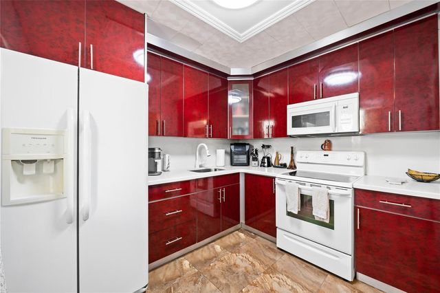 3090 Holiday Springs Boulevard 306, Margate, FL 33063