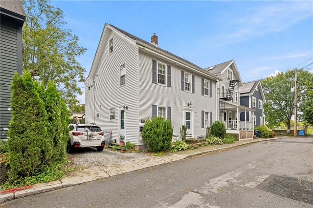 82 Burnside Avenue 2, Newport, RI 02840