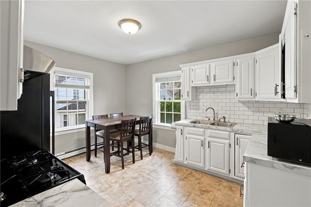 82 Burnside Avenue 2, Newport, RI 02840