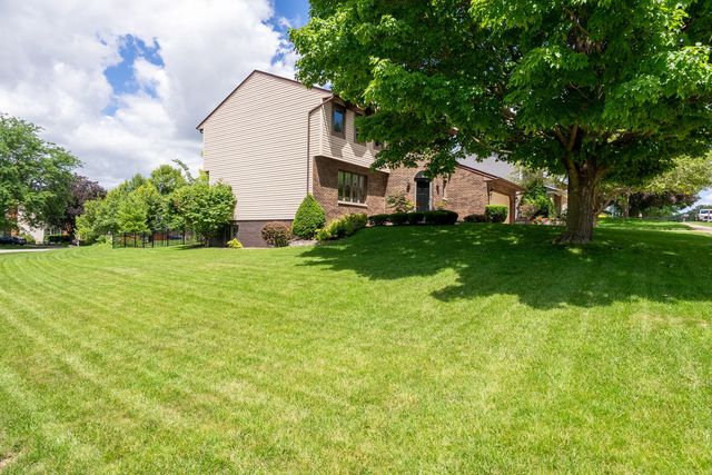 1650 Prairie Vista Drive, Bettendorf, IA 52722