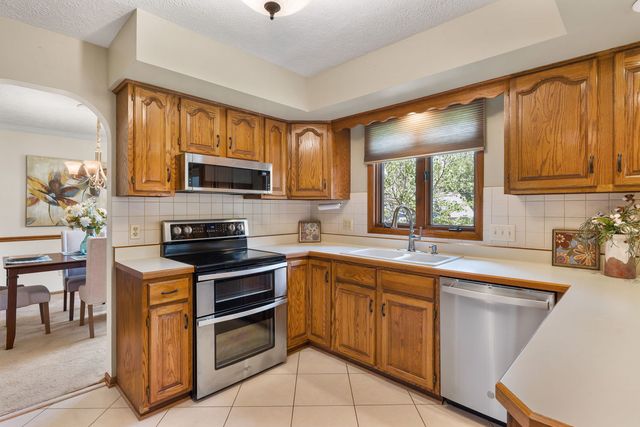 1650 Prairie Vista Drive, Bettendorf, IA 52722