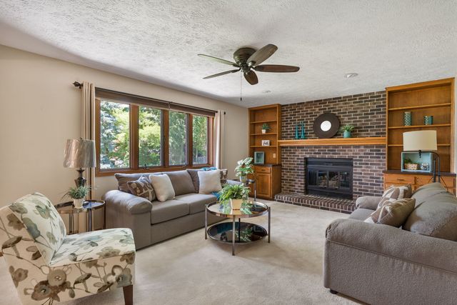 1650 Prairie Vista Drive, Bettendorf, IA 52722