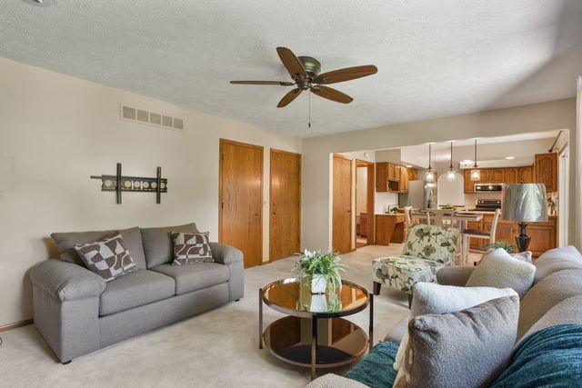 1650 Prairie Vista Drive, Bettendorf, IA 52722