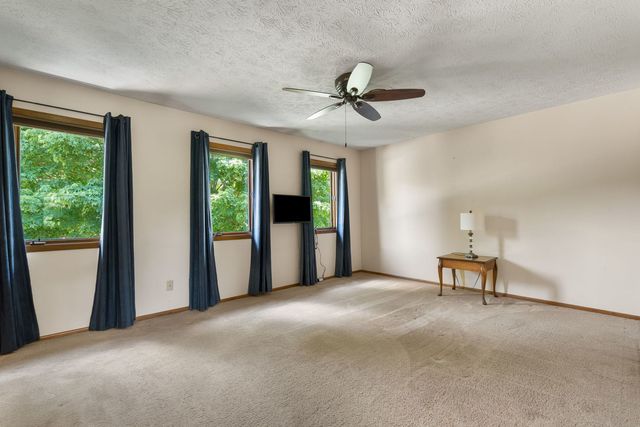 1650 Prairie Vista Drive, Bettendorf, IA 52722