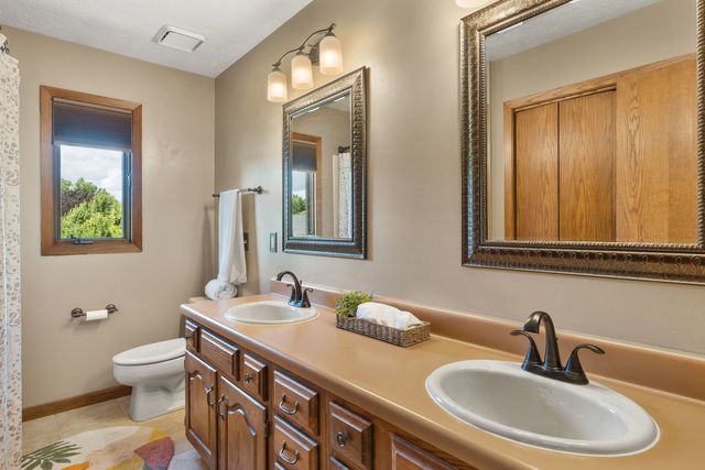1650 Prairie Vista Drive, Bettendorf, IA 52722