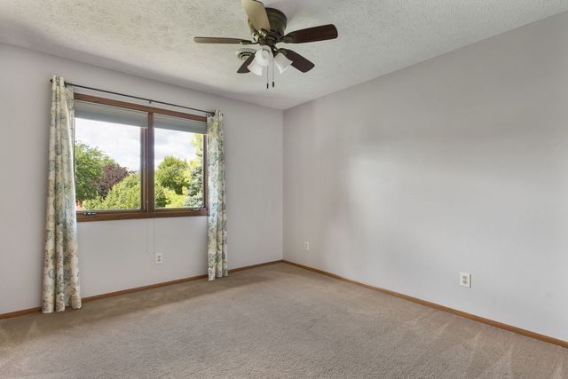 1650 Prairie Vista Drive, Bettendorf, IA 52722