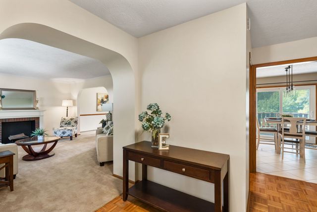 1650 Prairie Vista Drive, Bettendorf, IA 52722