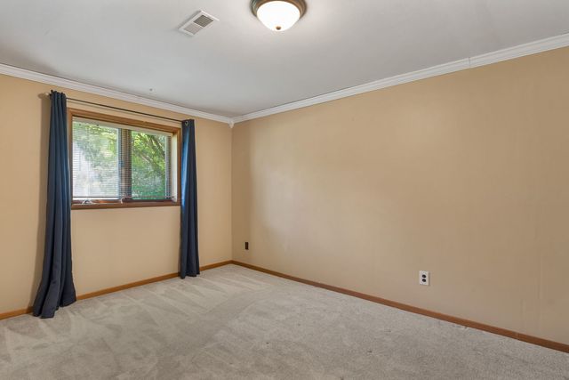 1650 Prairie Vista Drive, Bettendorf, IA 52722