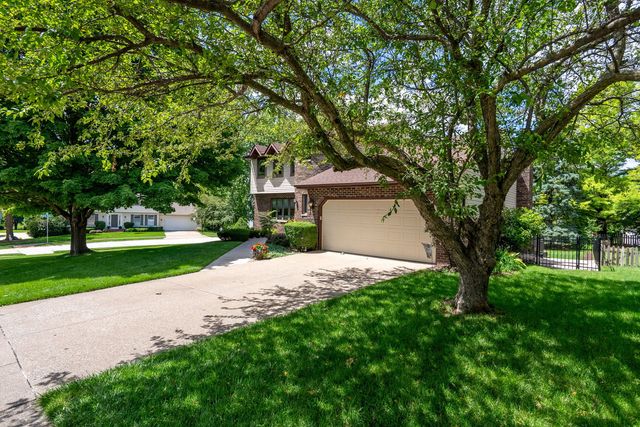 1650 Prairie Vista Drive, Bettendorf, IA 52722