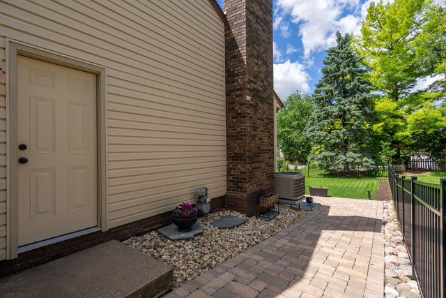 1650 Prairie Vista Drive, Bettendorf, IA 52722