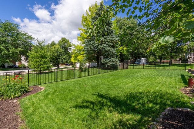 1650 Prairie Vista Drive, Bettendorf, IA 52722