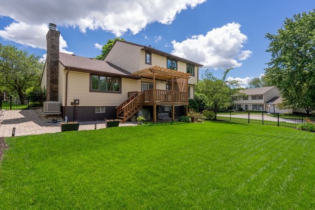 1650 Prairie Vista Drive, Bettendorf, IA 52722