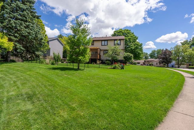 1650 Prairie Vista Drive, Bettendorf, IA 52722