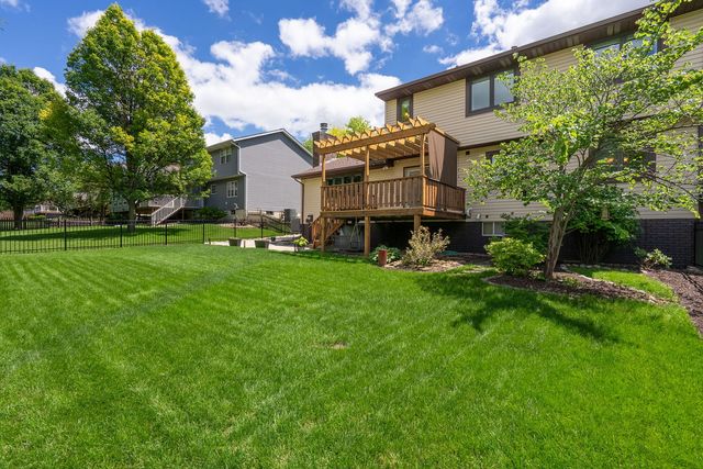 1650 Prairie Vista Drive, Bettendorf, IA 52722