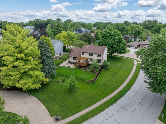 1650 Prairie Vista Drive, Bettendorf, IA 52722