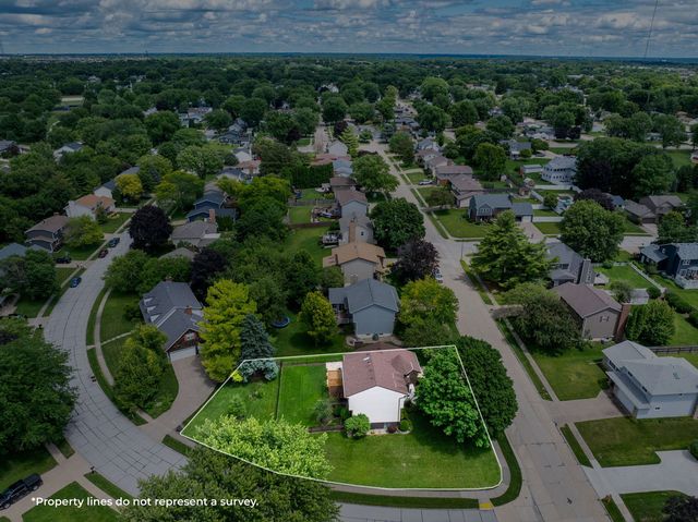 1650 Prairie Vista Drive, Bettendorf, IA 52722