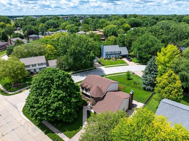 1650 Prairie Vista Drive, Bettendorf, IA 52722