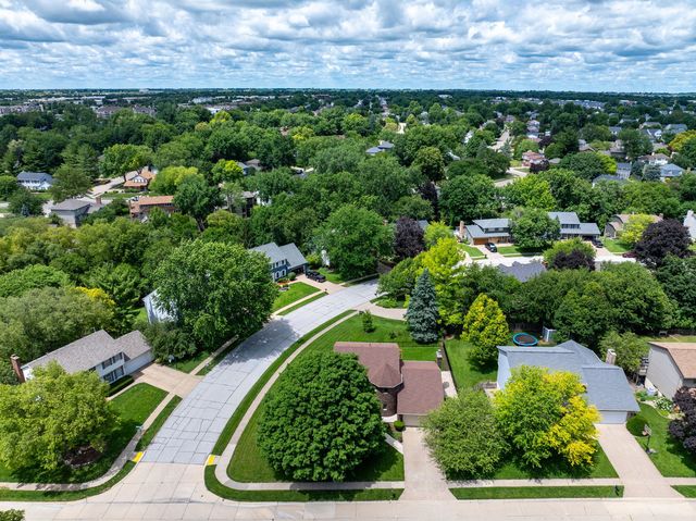1650 Prairie Vista Drive, Bettendorf, IA 52722