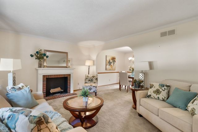 1650 Prairie Vista Drive, Bettendorf, IA 52722