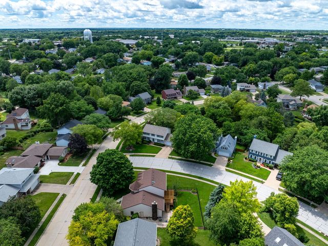 1650 Prairie Vista Drive, Bettendorf, IA 52722