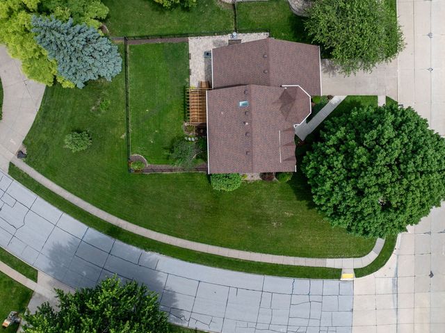 1650 Prairie Vista Drive, Bettendorf, IA 52722