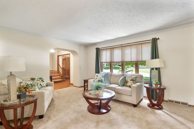 1650 Prairie Vista Drive, Bettendorf, IA 52722