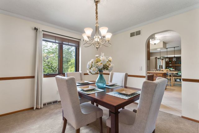 1650 Prairie Vista Drive, Bettendorf, IA 52722