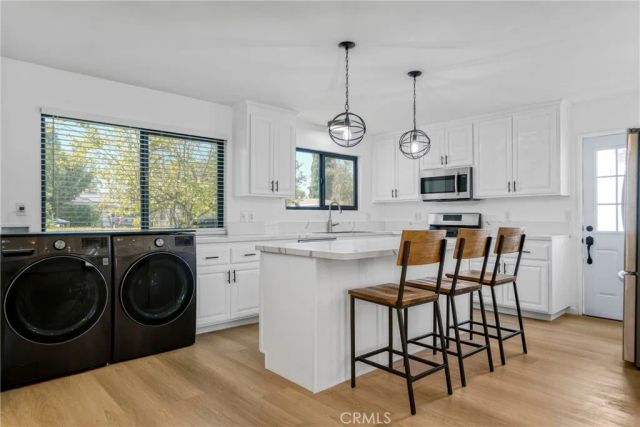 8400 Chimineas Avenue, Northridge, CA 91325