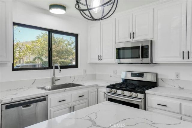 8400 Chimineas Avenue, Northridge, CA 91325